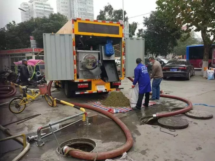 一車多用新型化糞池養(yǎng)殖場(chǎng)糞便處理車