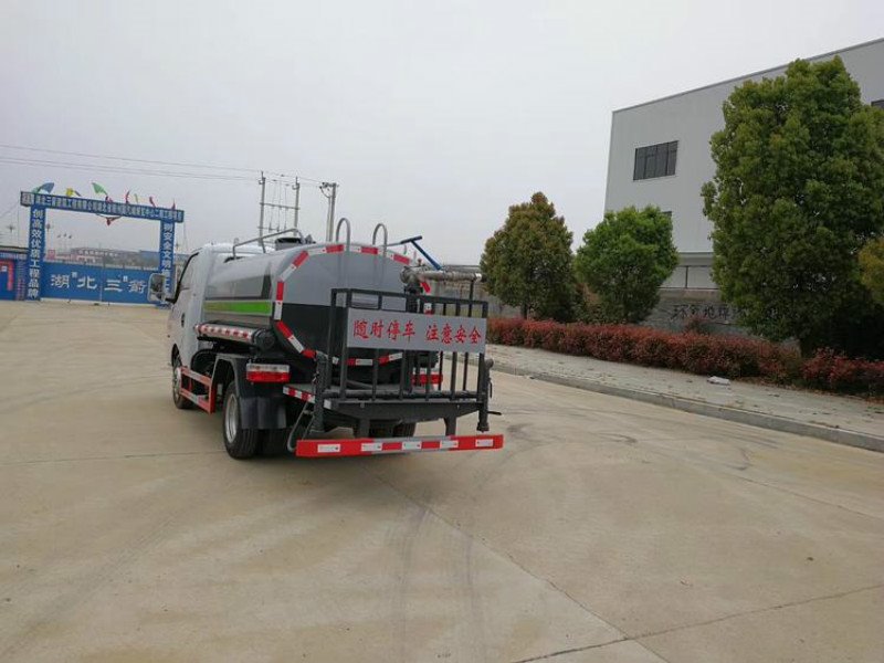 環(huán)衛(wèi)灑水車遇坡路如何行駛