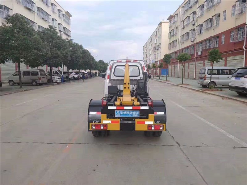 程力環(huán)衛(wèi)車廠家勾臂垃圾車月底價(jià)格大盤點(diǎn)