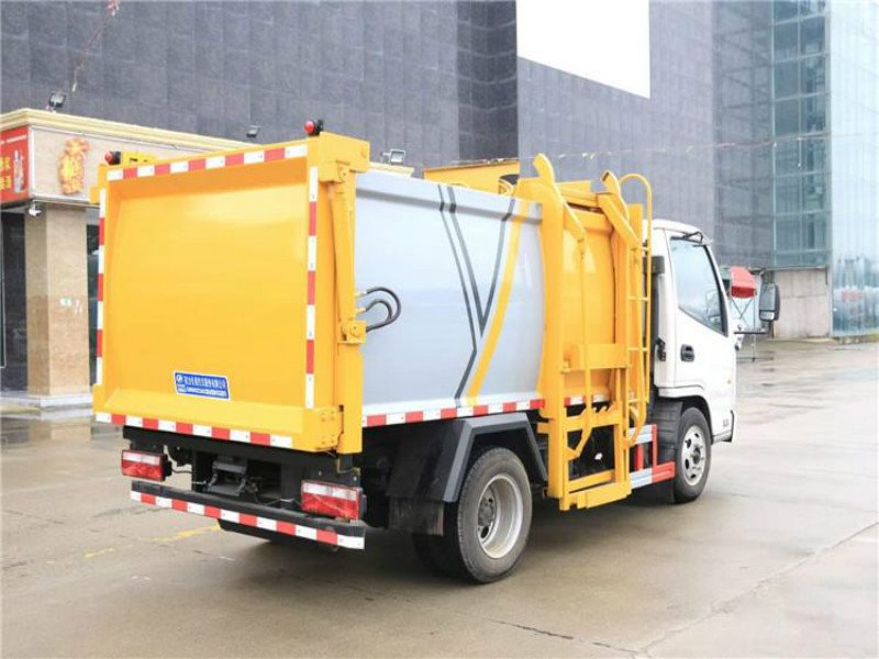 程力國六凱馬自裝卸搬運式環(huán)衛(wèi)垃圾車價格