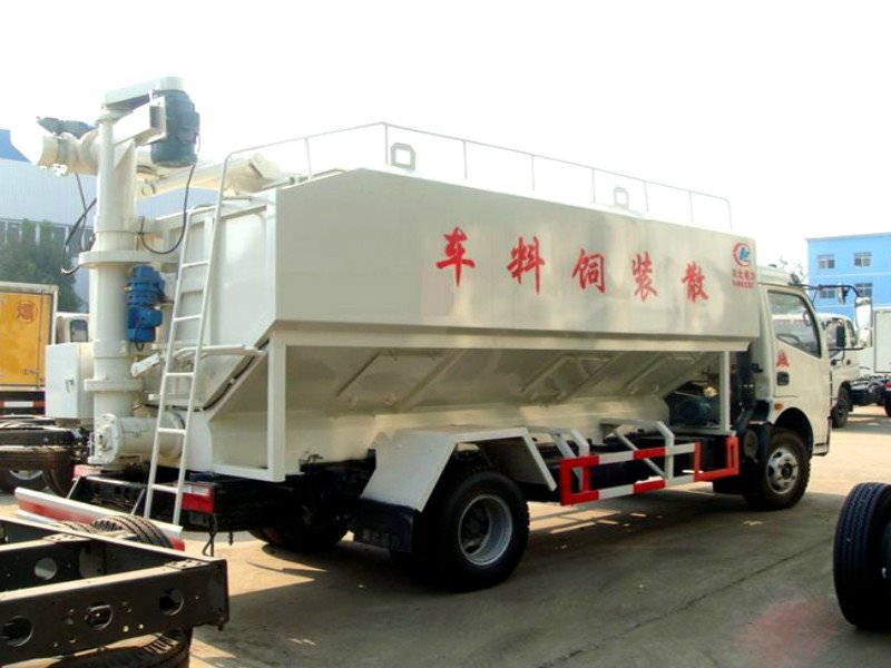 程力東風(fēng)多利卡12方散稱(chēng)飼料運(yùn)輸車(chē)配備介紹