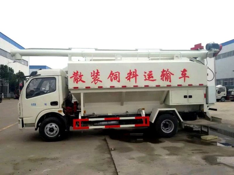 程力東風(fēng)多利卡12方散稱(chēng)飼料運(yùn)輸車(chē)配備介紹