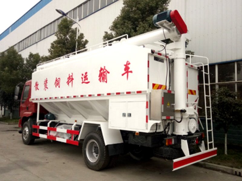柳汽小三軸國六散裝飼料車多重優(yōu)惠