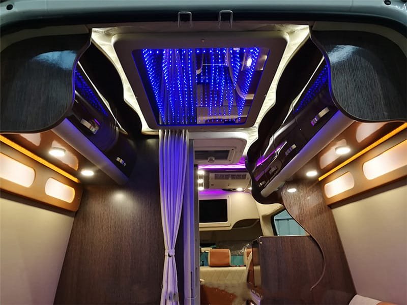全新升級的福特新世代全順長軸高頂B型房車