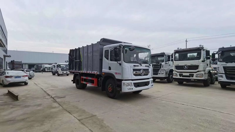 東風(fēng)D9對(duì)接式垃圾車(chē)操作方式如何