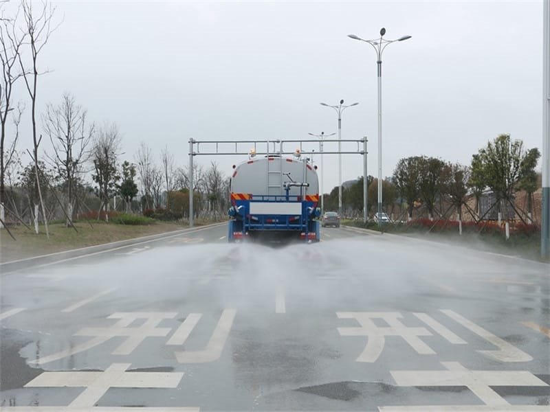 東風(fēng)天龍20噸灑水車(chē)參考價(jià)