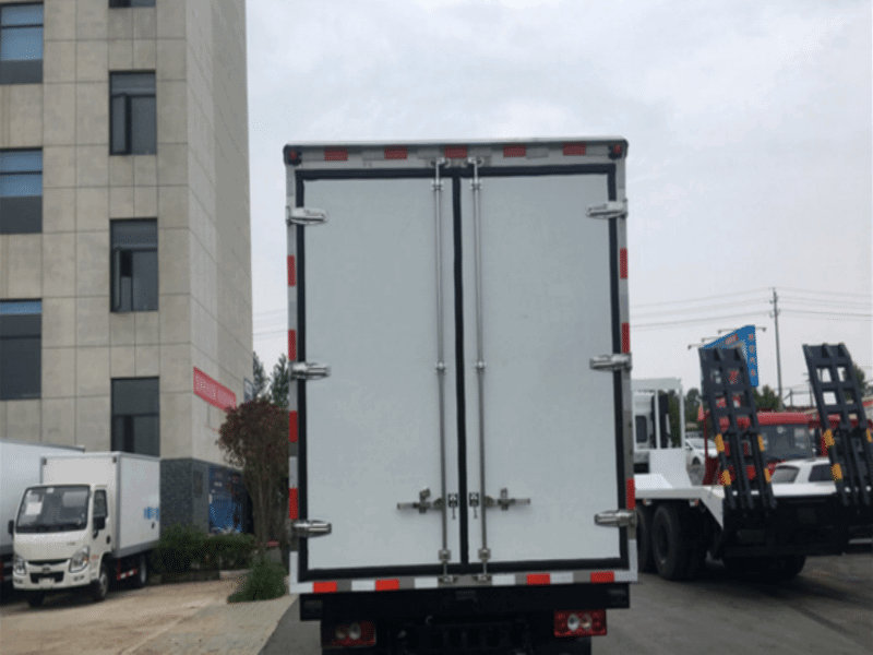 冷藏車靠譜廠家湖北程力現(xiàn)車出售