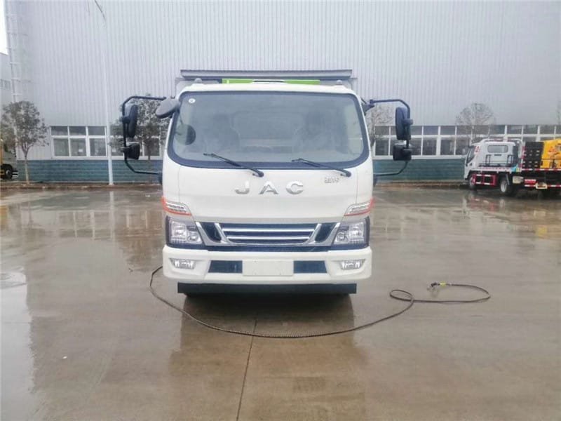新購(gòu)買的國(guó)六江準(zhǔn)餐廚垃圾車該怎么維修保養(yǎng)