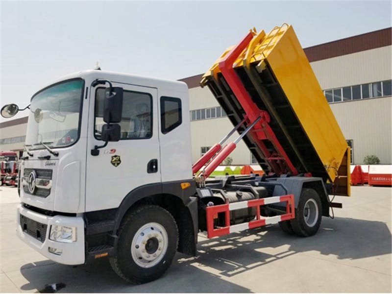 程力國(guó)六勾臂垃圾車(chē)低價(jià)呈現(xiàn)