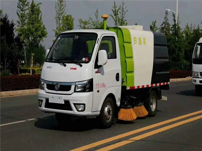 東風(fēng)掃路車遇爆胎怎么解決