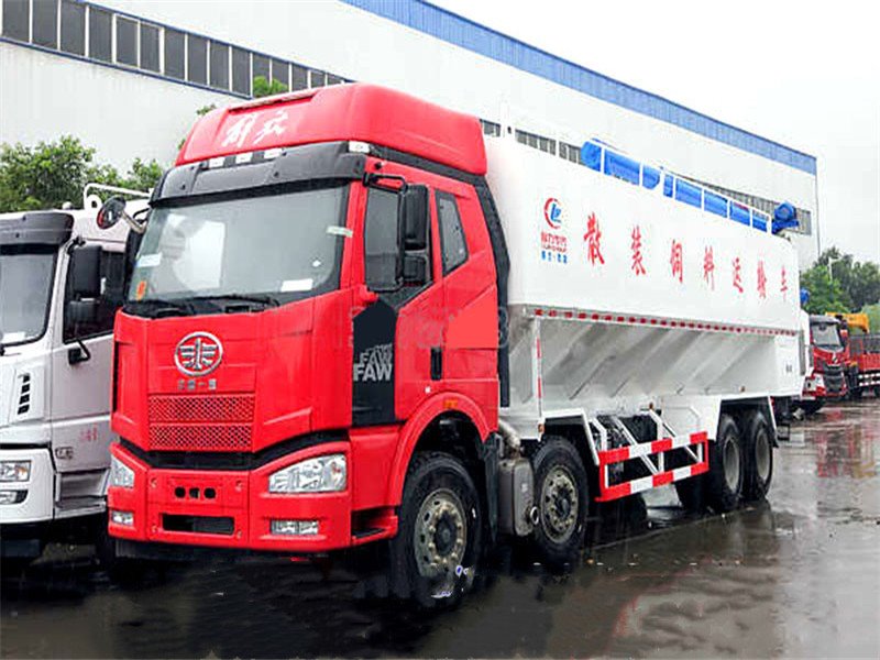 解放40方散裝飼料運(yùn)輸車月底價(jià)格折出精彩