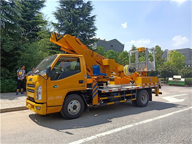 江鈴國(guó)六藍(lán)牌17.2米高空作業(yè)車