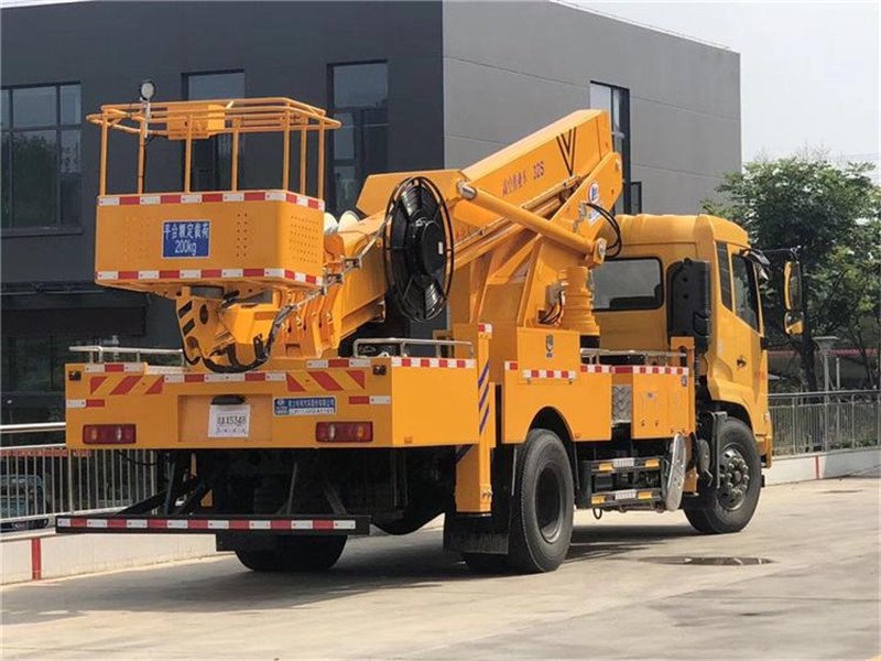 32米東風(fēng)天錦伸縮臂高空作業(yè)車受力大