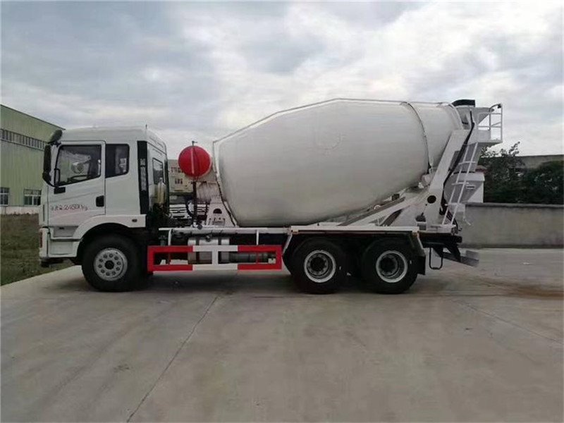 劃算的大運(yùn)風(fēng)馳混凝土攪拌車