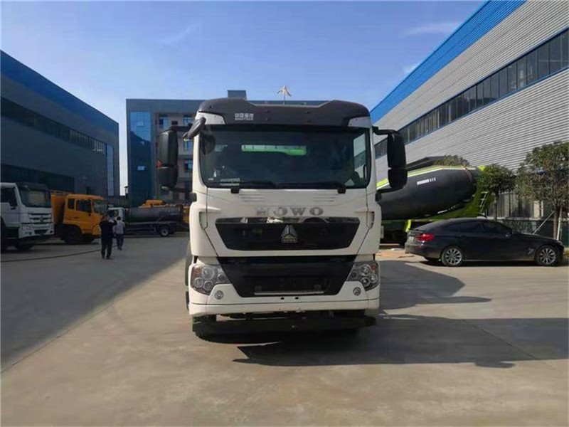 聯(lián)合重卡8方攪拌車降價促銷