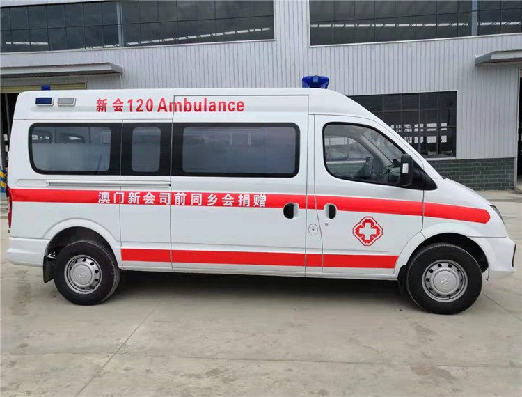 福特V362中軸中頂救護(hù)車