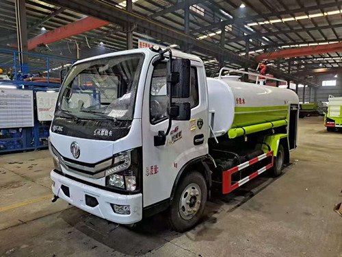 東風(fēng)多利卡2.5噸水罐消防車價錢多少 火場獨立撲救火災(zāi)消防車