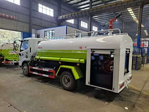 東風(fēng)多利卡2.5噸水罐消防車價錢多少 火場獨立撲救火災(zāi)消防車