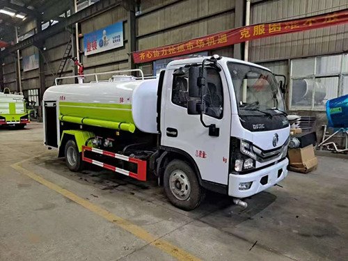 東風(fēng)多利卡2.5噸水罐消防車價錢多少 火場獨立撲救火災(zāi)消防車