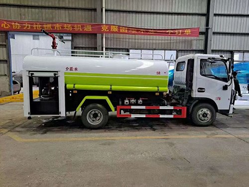 東風(fēng)多利卡2.5噸水罐消防車價錢多少 火場獨立撲救火災(zāi)消防車