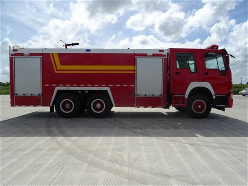 重汽豪沃16噸水罐消防車低報價