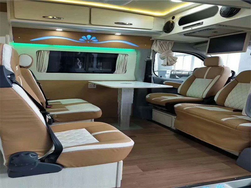 福特新全順中軸旅居房車等你撿漏