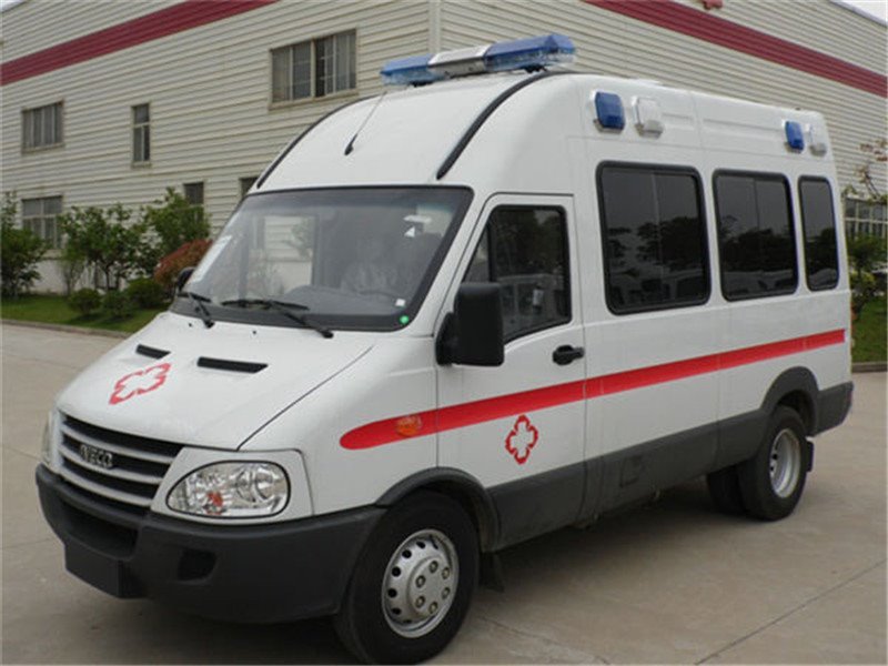 依維柯寶迪短軸救護車運輸型與監(jiān)護型哪個好