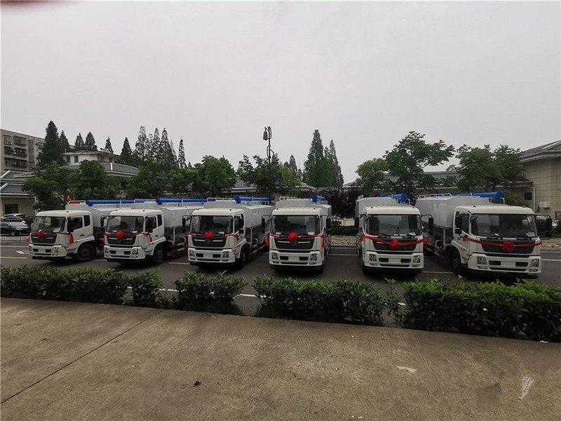 2021年?yáng)|風(fēng)天錦VR散裝飼料車(chē)售價(jià)