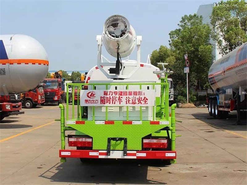 東風(fēng)霧炮車廠家在哪里