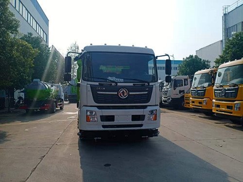 天錦掃路車多少錢買掃路車好處節(jié)約人力提高效率掃路車