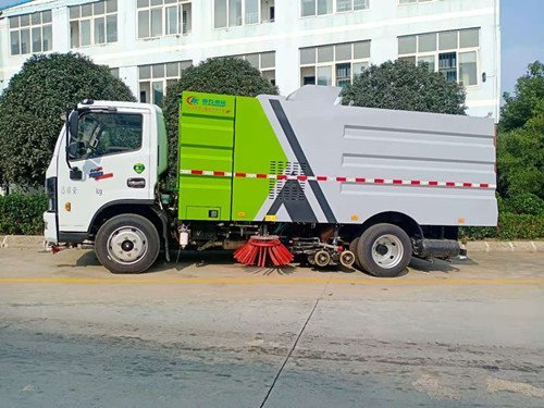 天錦掃路車多少錢買掃路車好處節(jié)約人力提高效率掃路車