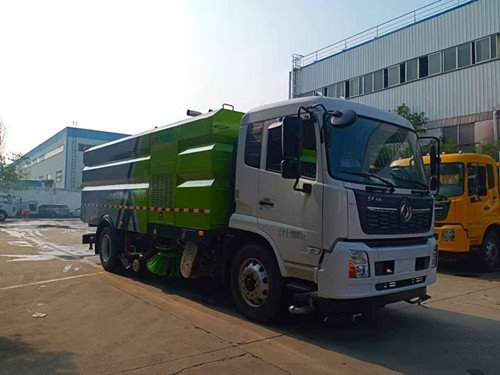 天錦掃路車多少錢買掃路車好處節(jié)約人力提高效率掃路車