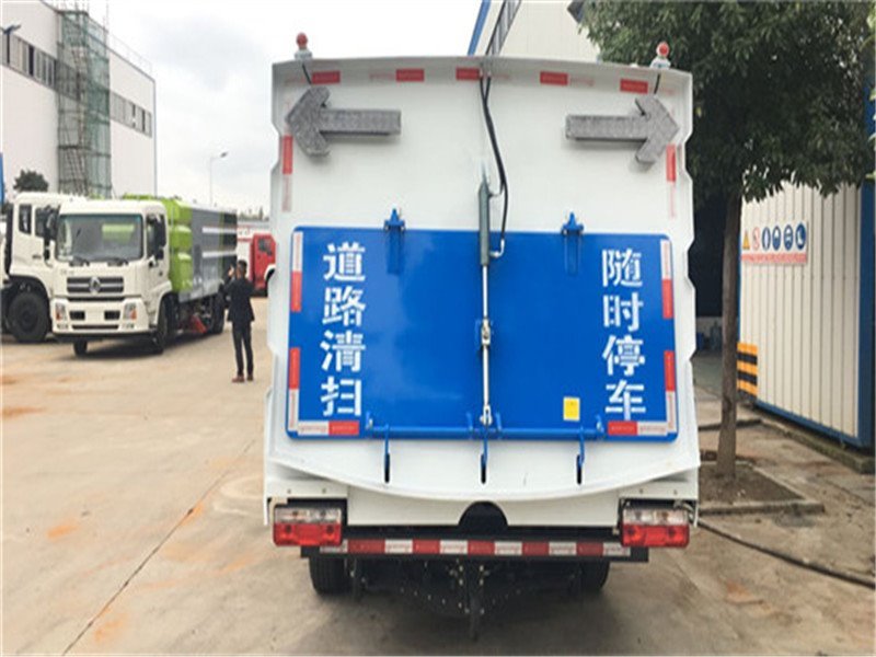 東風(fēng)D7大多利卡掃路車河北便宜賣