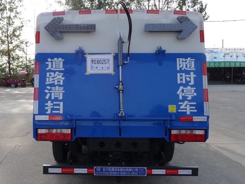 東風(fēng)D6小多利卡掃路車北京特賣