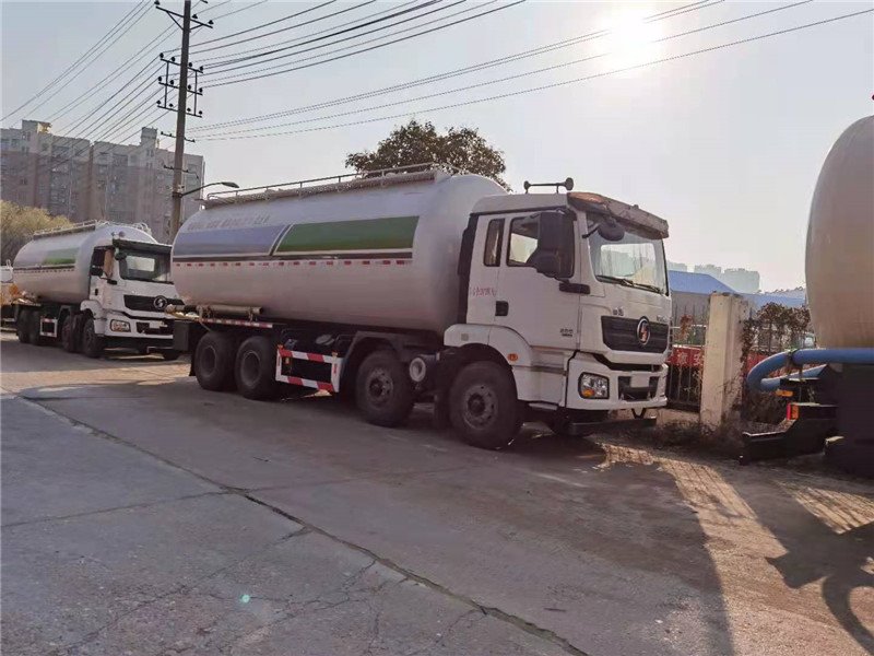 如皋輕量化散裝水泥車前四后八粉粒物料運(yùn)輸車限載專用廠家直銷