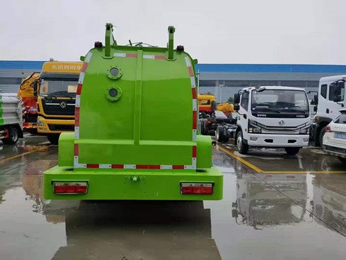 ? 東風(fēng)小多利卡藍(lán)牌掛桶垃圾車多少錢一輛掛桶垃圾車
