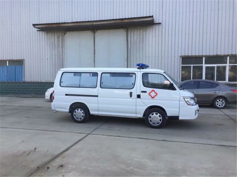 國六急救車銷售冠軍金杯新快運救護車