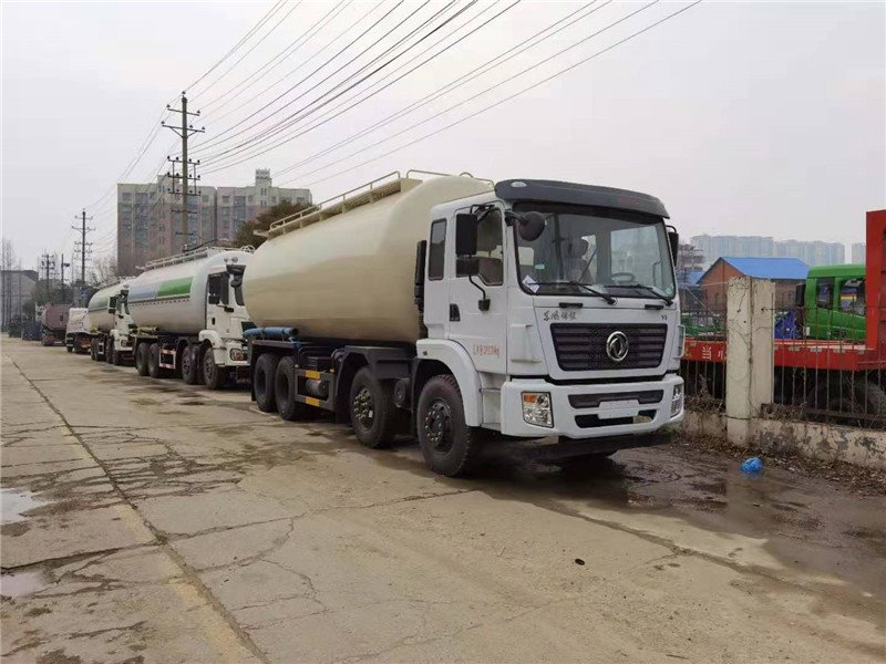 沛縣35噸40噸50噸散裝水泥車粉粒物料運(yùn)輸車干混砂漿車全線直降10000元