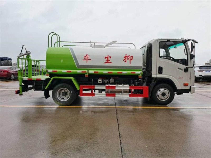 大運(yùn)抑塵車牛車來襲