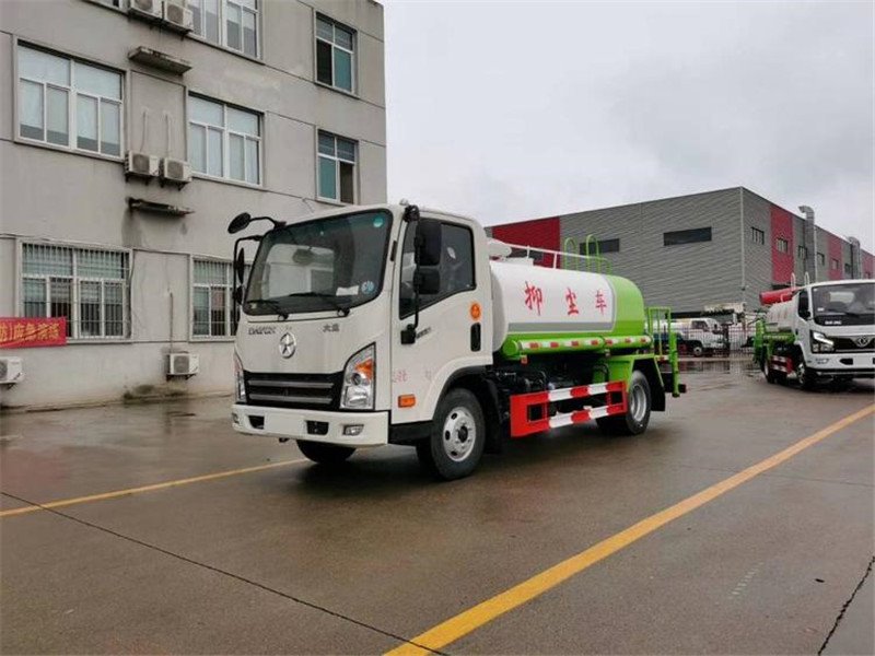 大運(yùn)抑塵車牛車來襲