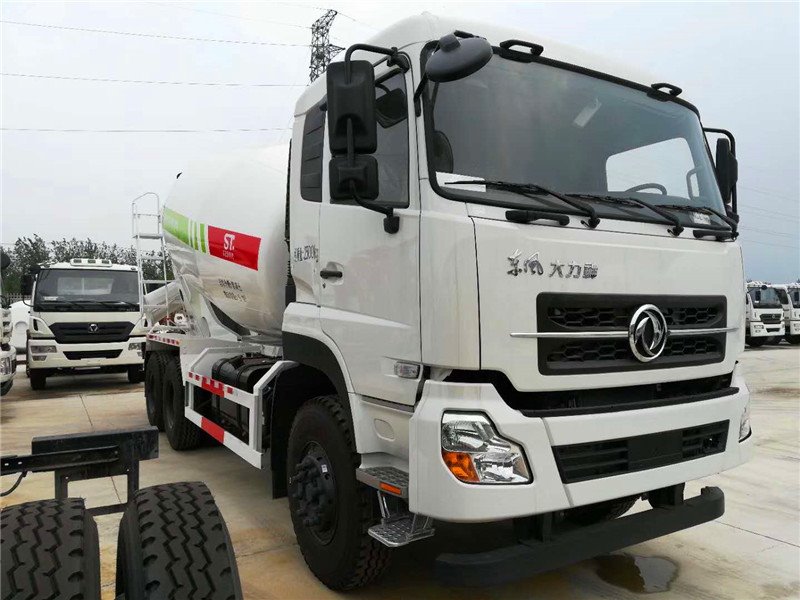 攪拌車出現(xiàn)結(jié)塊問題怎么辦