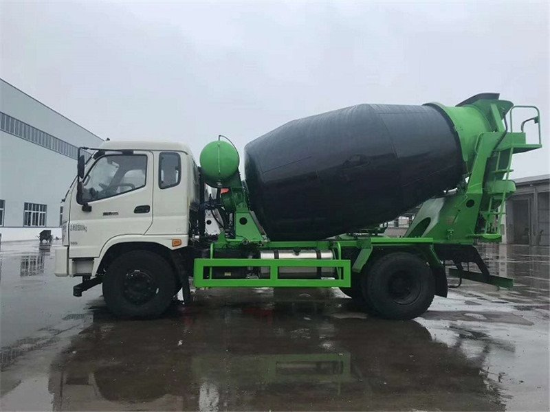 專汽圈與您分享新式自動(dòng)上料攪拌車臂架養(yǎng)護(hù)辦法