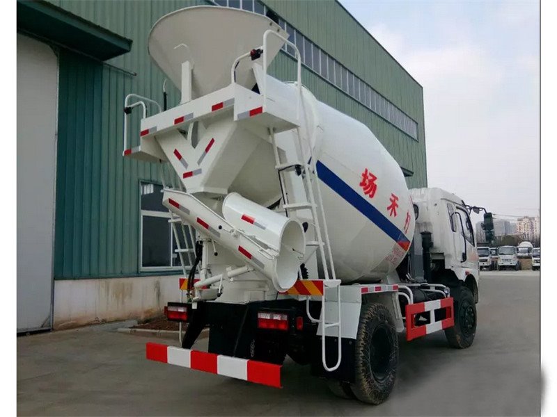 陜汽華康水泥攪拌車實(shí)在的價(jià)格回饋客戶