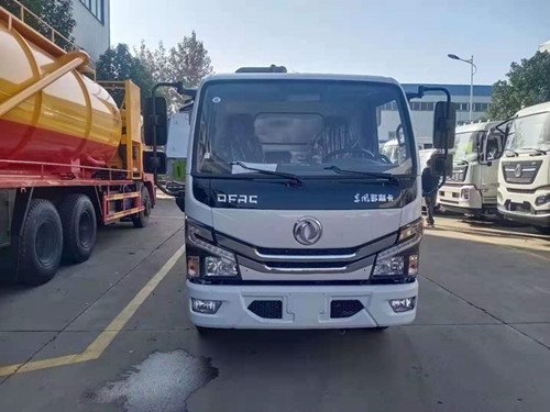 國六小多利卡藍(lán)牌餐廚垃圾車電瓶虧電原因價錢餐廚垃圾車