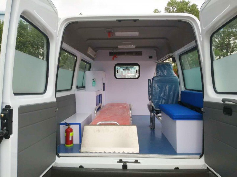性價比極高的江鈴特順短軸轉(zhuǎn)運型急救車