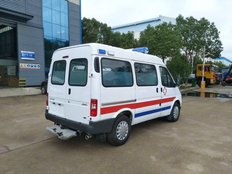 性價比極高的江鈴特順短軸轉(zhuǎn)運型急救車
