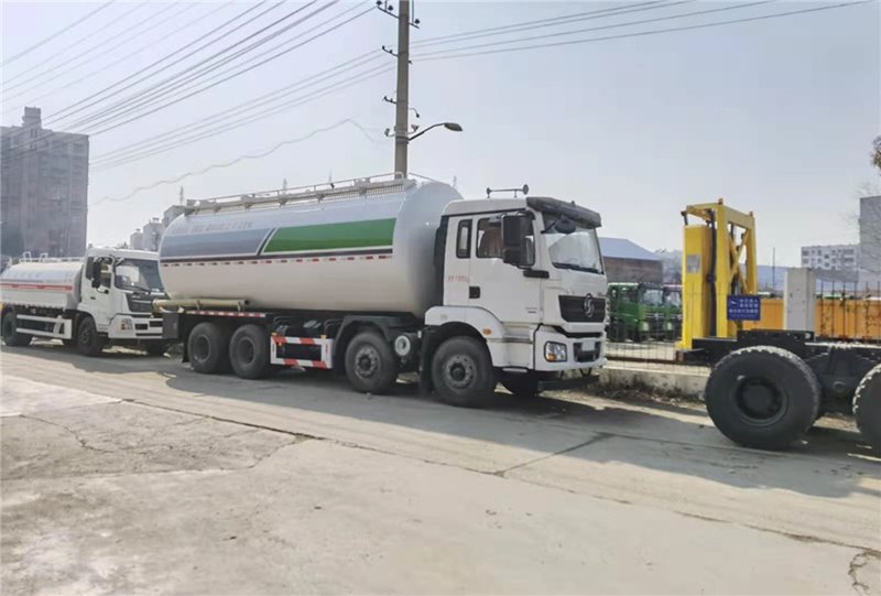 長葛干混砂漿車與背罐車配套專用