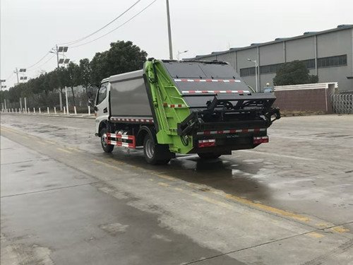 東風(fēng)凱普特壓縮垃圾車價錢多少壓縮垃圾車