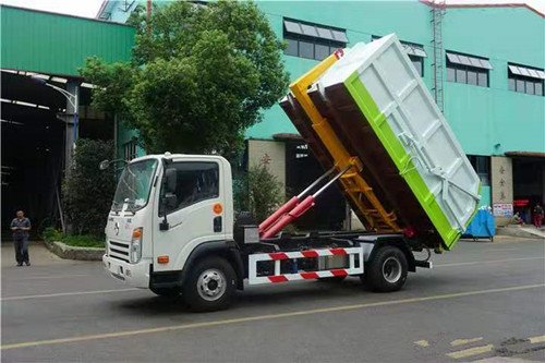 大運(yùn)新奧普力國六車廂可卸式垃圾車價錢垃圾車