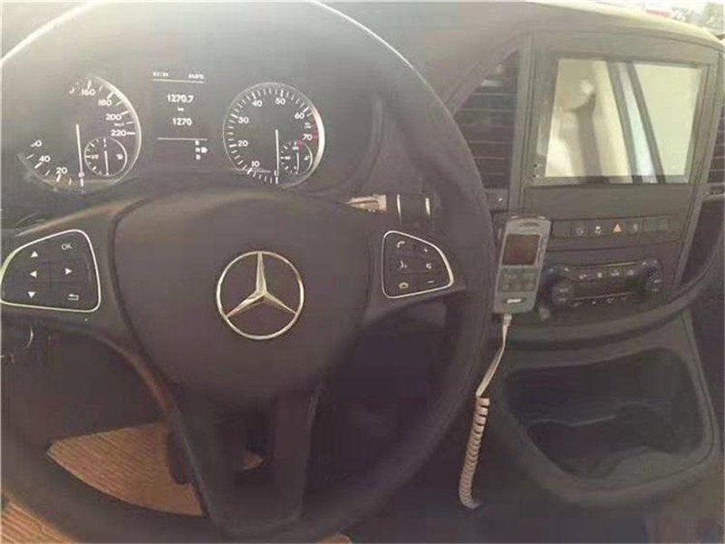 新款奔馳運輸型和監(jiān)護型急救車的配備差別